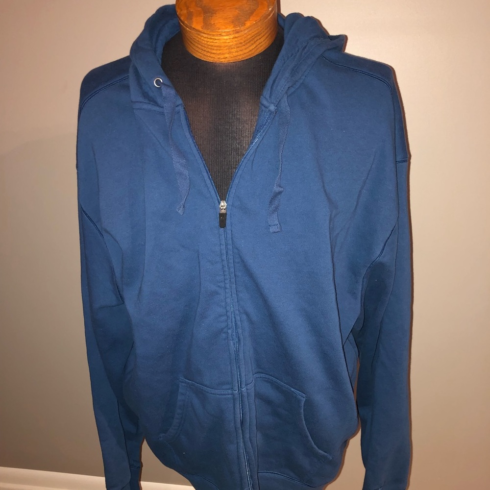 Men’s champion hoodie in beautiful blue color. Size xxl.